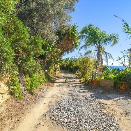 Апартаменты 2 Bedroom Beautiful In *